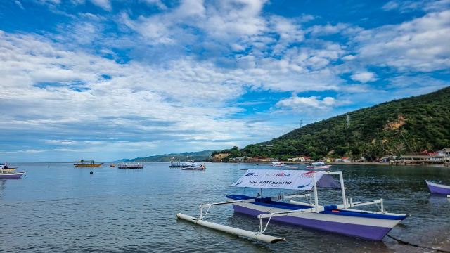 Pantai Botubarani: Destinasi Bahari Eksotis dengan Pesona Wisata Hiu Paus